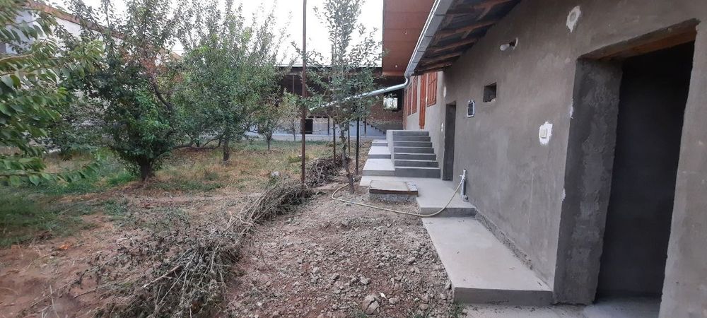 Паркентда 5 хонали уй