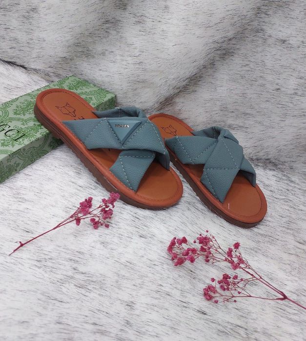 Ayollar uchun oyoq kiyim