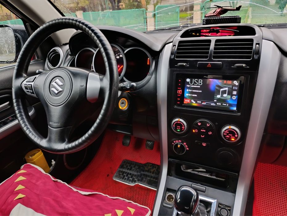 Продам машину Suzuki Grand Vitara 2006 г.в. Объем 2.0. МККП.