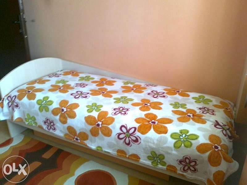Продавам детско-юношеско легло