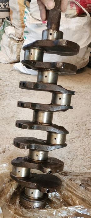 2106 . 8 ухалик кален вал 0.25  сотилади