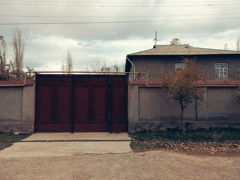 Uy joy sotiladi 2 qavatli srochna