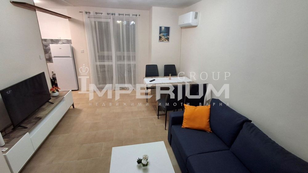 Дава се под наем Тристаен апартамент в Варна, Център - 80 кв.м за 969 € - Снимка #2