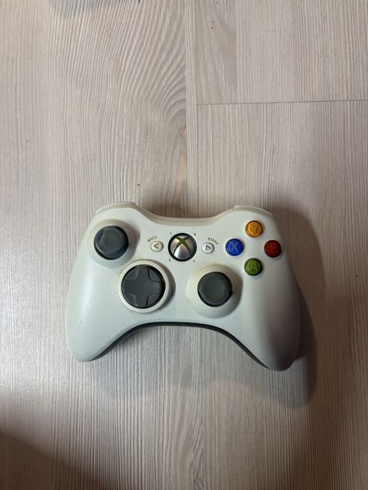 Xbox 360 cu 2 controlere si kinect