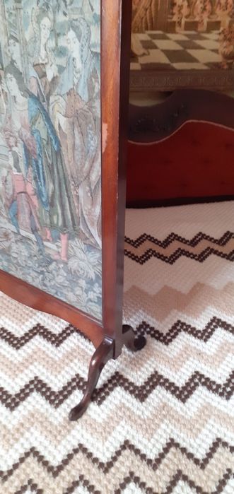 Антикварна дървена рамка с гоблен