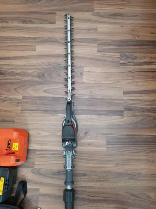 Set Husqvarna motocoasa 536LiRX și foarfecă de tuns gard viu  telescopica  4,5 m husqvarna  520iHT4