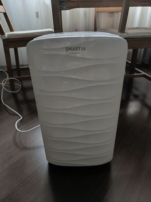 Dezumidificator Turbionaire Smart 16 (16L/24h, Higrostat, Funcție Uscare Haină)