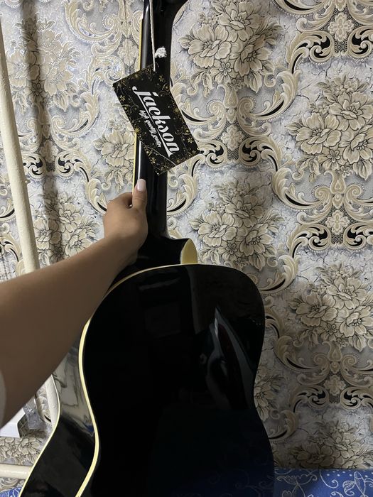 Klassik gitara sotiladi, yaxshi holatda