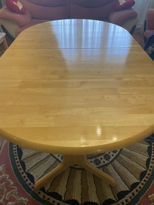 Стол со стульями