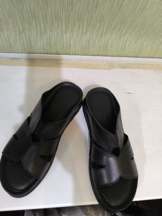 Кожаные шлепки, сабо