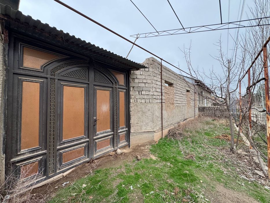 Beshkent shahridan hovli 8 xonali