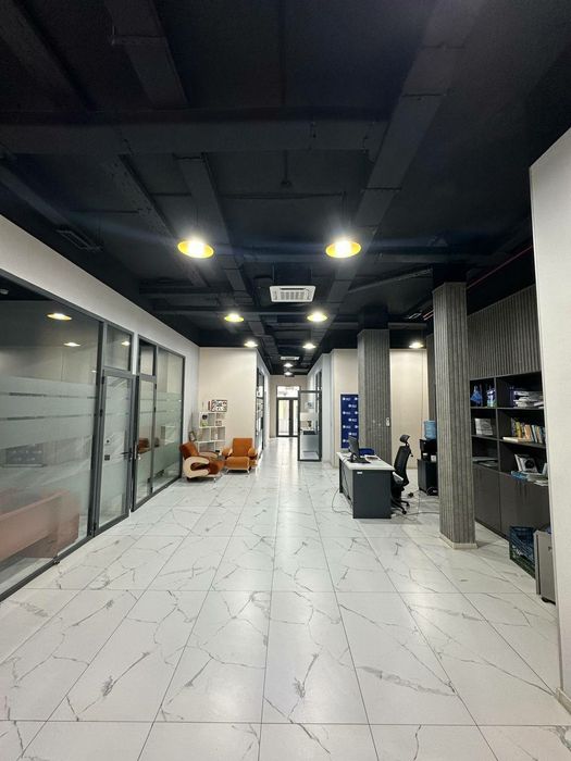 Сдаётся помещение на 1 линии в Яккасарайском районе — 520 м²