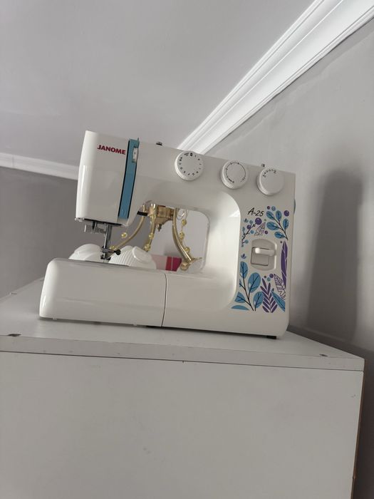 Швейная машина Janome