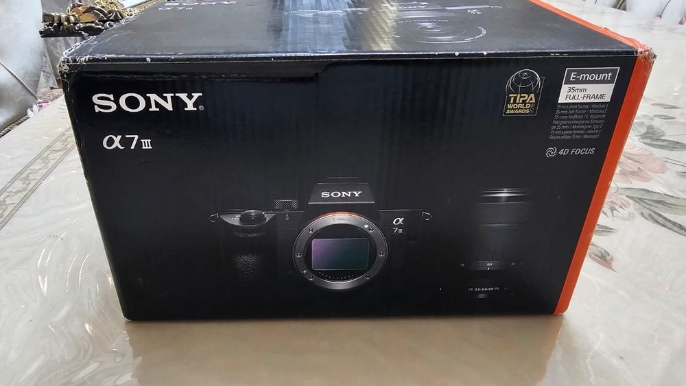 Цифровая камера Sony α7 III (модель ILCE-7M3) с объективом.

Цифровая