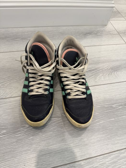 Кроссовки adidas женские