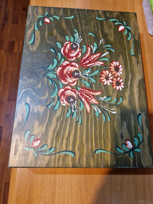 Vând cutie decorativa de lemn pictata manual