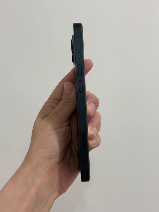 Продам iPhone 13