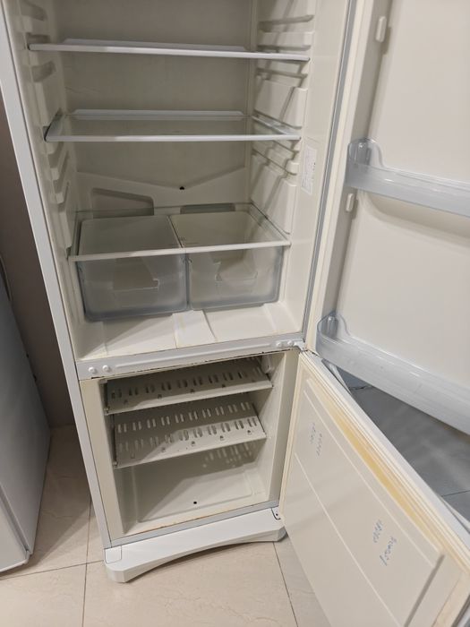 Продам холодильник Indesit