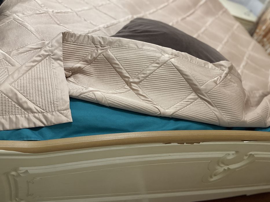 Двухспальная кровать