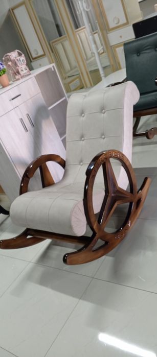 Мебельная кресло качалка. Разного варианта.