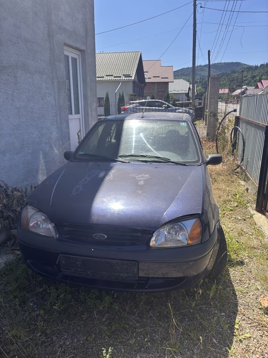 Vând Ford 2000!!!