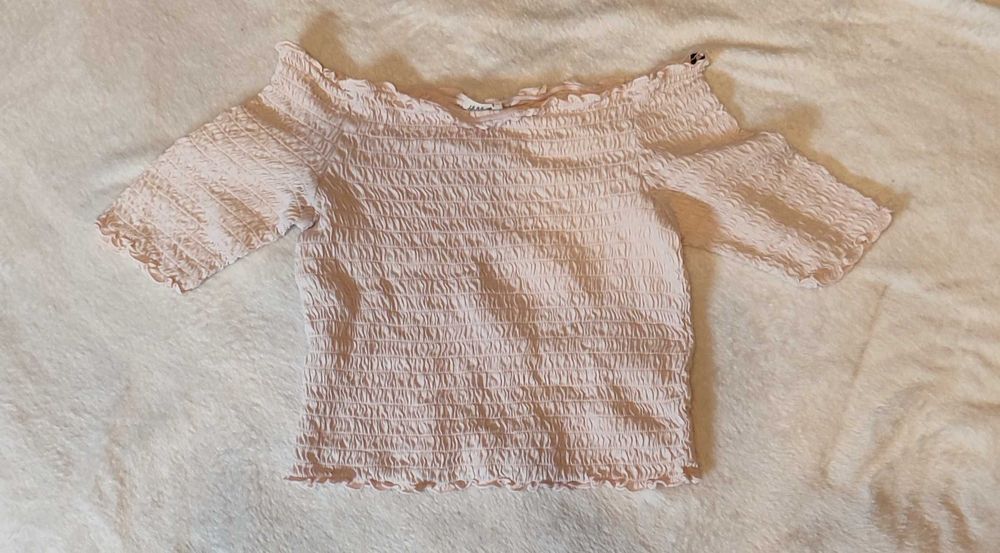 Летен кроп топ H&M с голи рамене и къс ръкав