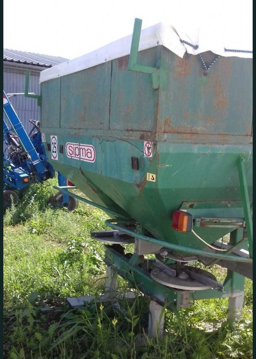 Distribuitor de ingrasaminte Amazone 3000litri,  24m