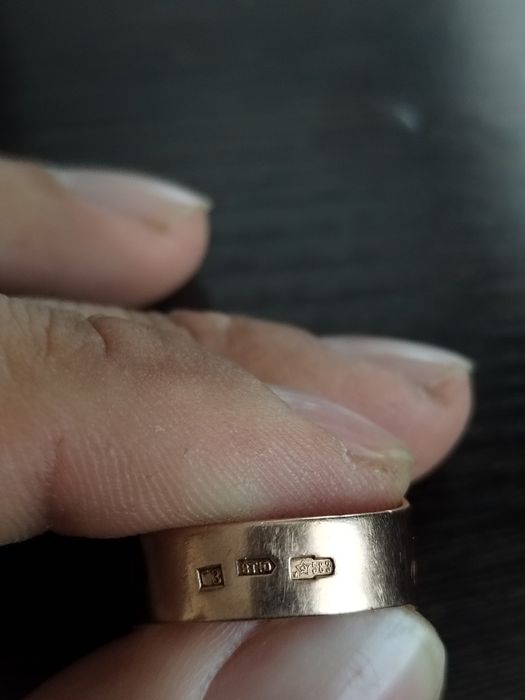 Винтажное золотое кольцо.