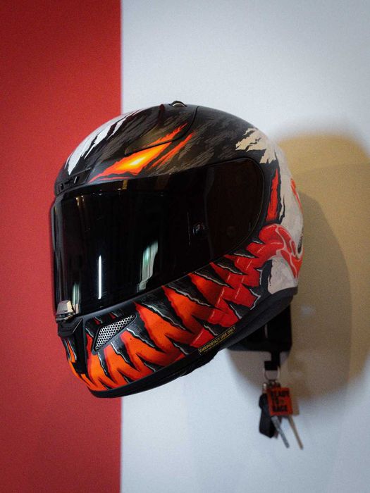 Поставка за каска,яке и ключове