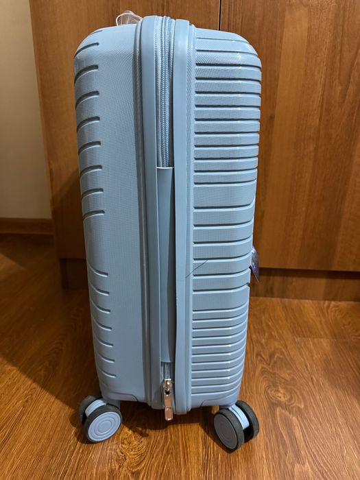 Чемодан для путешествия с замком