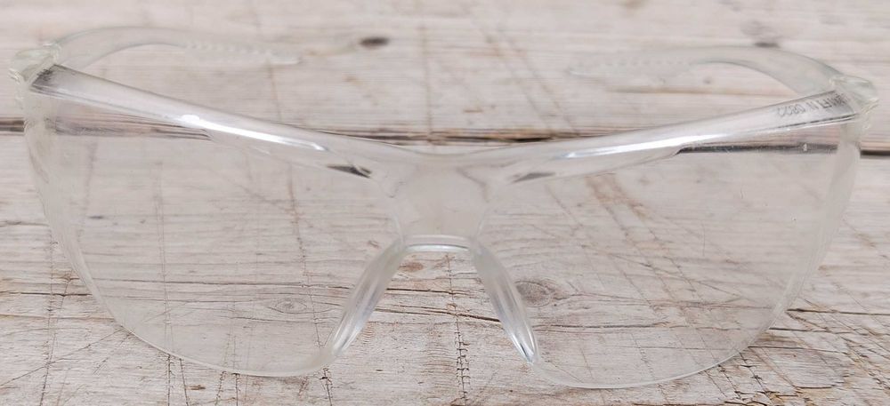 Очки защитные строительные.