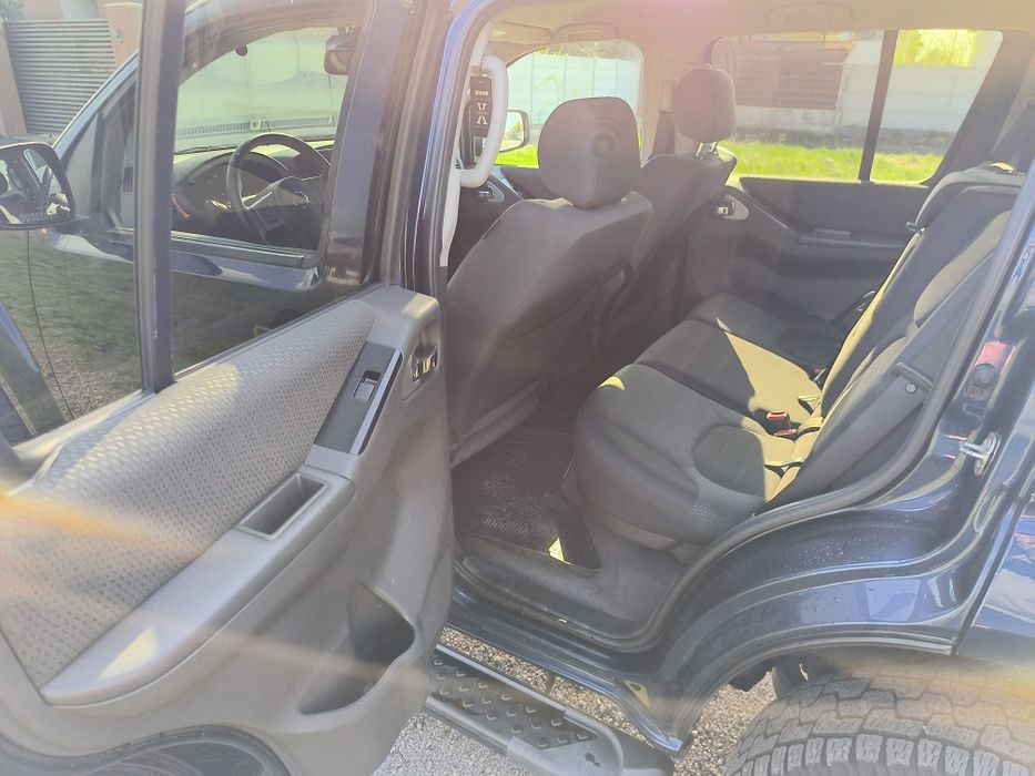 Nissan Pathfinder 7 locuri 2.5 190 CP