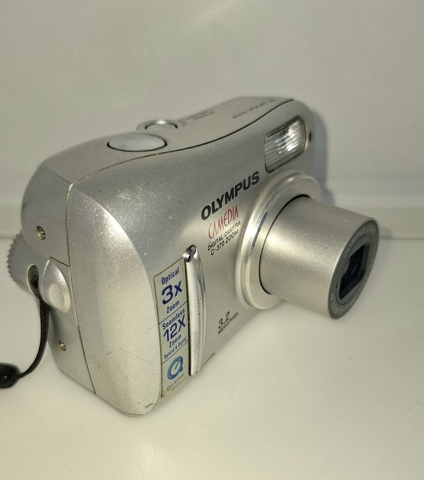 Olympus C-370 Zoom компактен дигитален фотоапарат