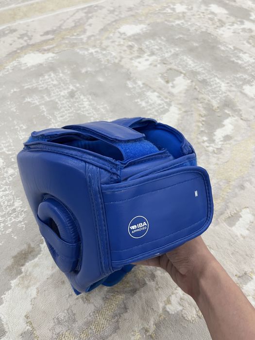 Продам боксерские перчатки,шлемы Wesing новые,боксерка,формы