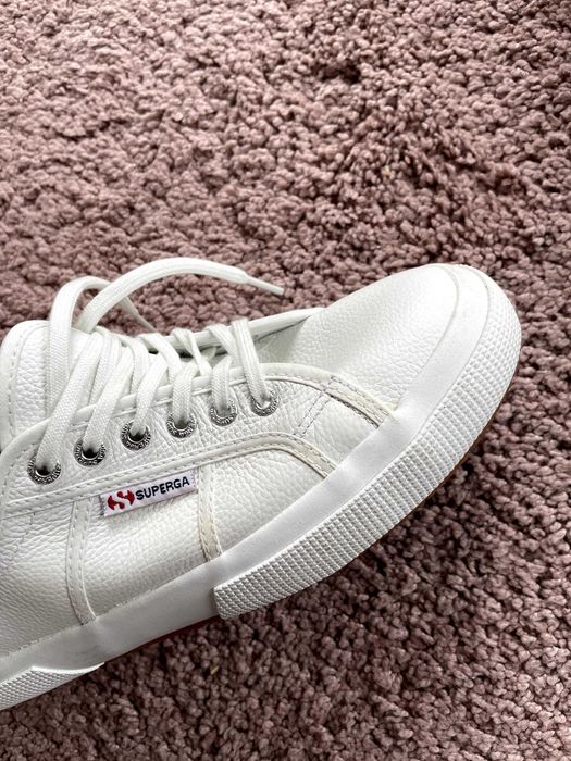 Бели дамски маратонки Superga номер 42