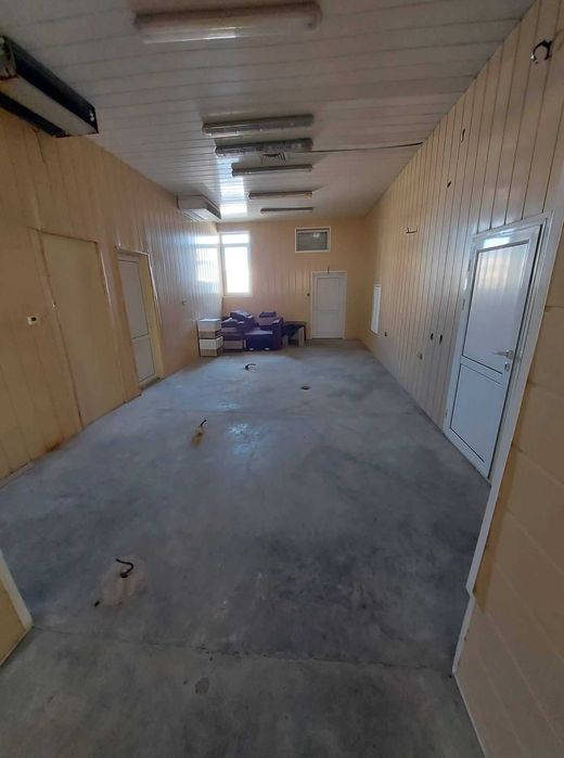 Търговско помещение със статут на склад , Промишлена зона