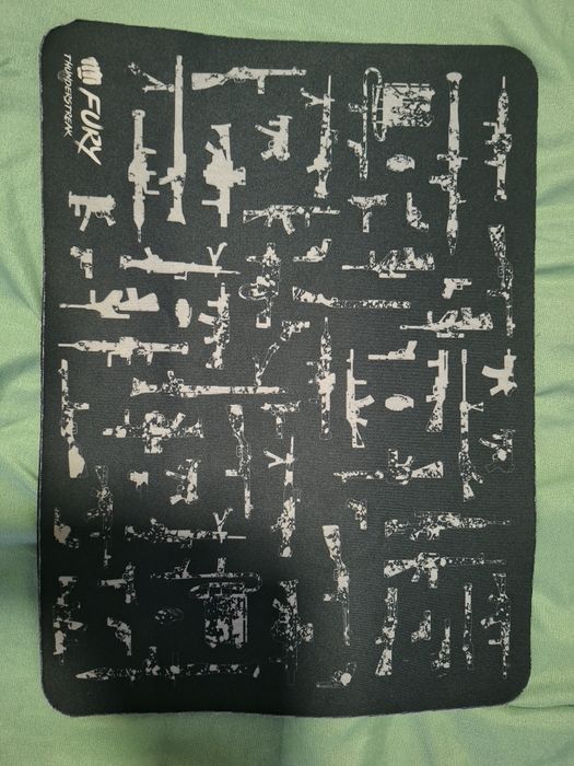 Tastatură Gaming 100% + mouse-pad