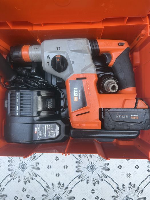 акумулаторен безчетков перфоратор на BTI