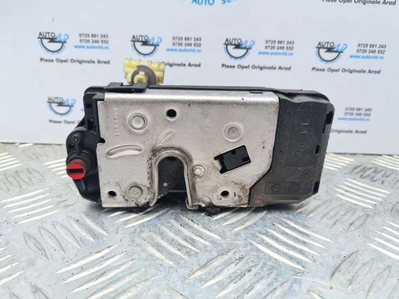 Broasca usa stanga spate Opel Zafira B Facelift