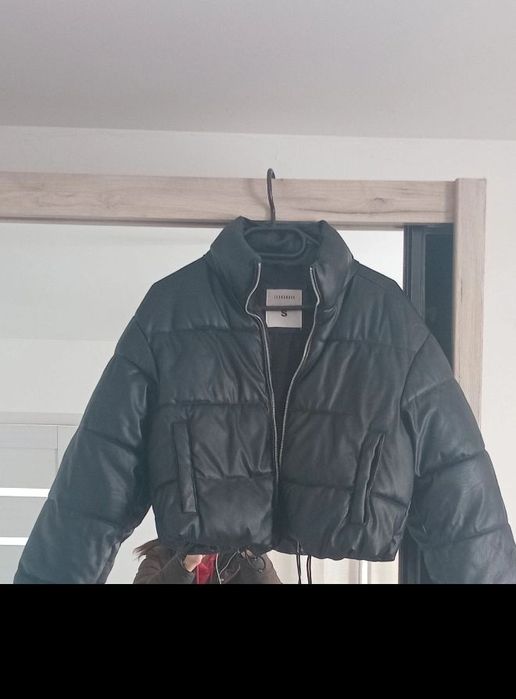 Geaca din piele matā,conditii aproape noua