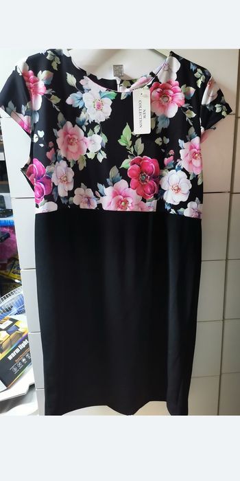Rochie de ocazie culoare negru si partea, de sus cu imprimeu floral.,