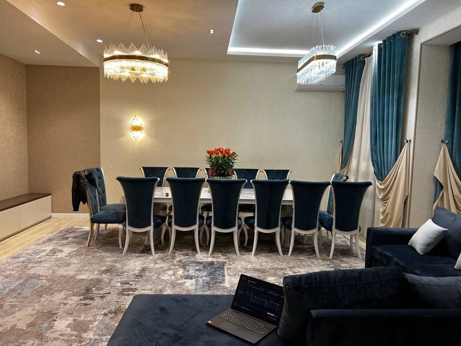 Arenda Yunusobod 6 hovli ijaraga ful komplekt 2 sanuzel 

5/1/3

Площа