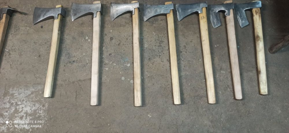 Брадви и Топори,Томахавки.