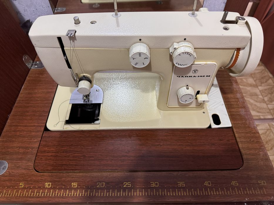 Швейная машинка Чайка