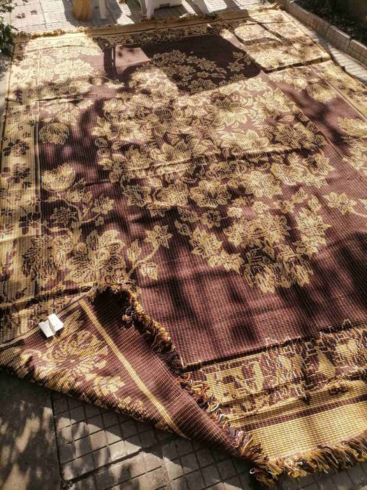 Килим чисто нов.