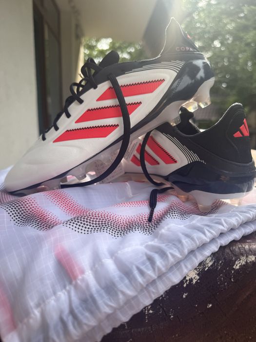 Ghete de fotball adidas nou noute cu saculet