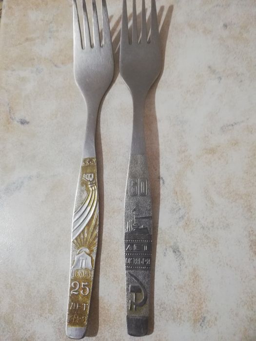 Продаются вилки с агитрисунком,2 за 4000т