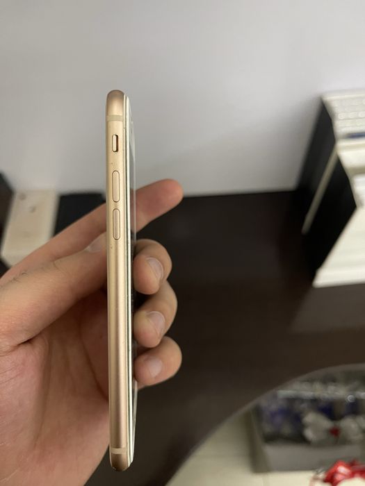 Продам Iphone 8 64Gb Gold LL/A