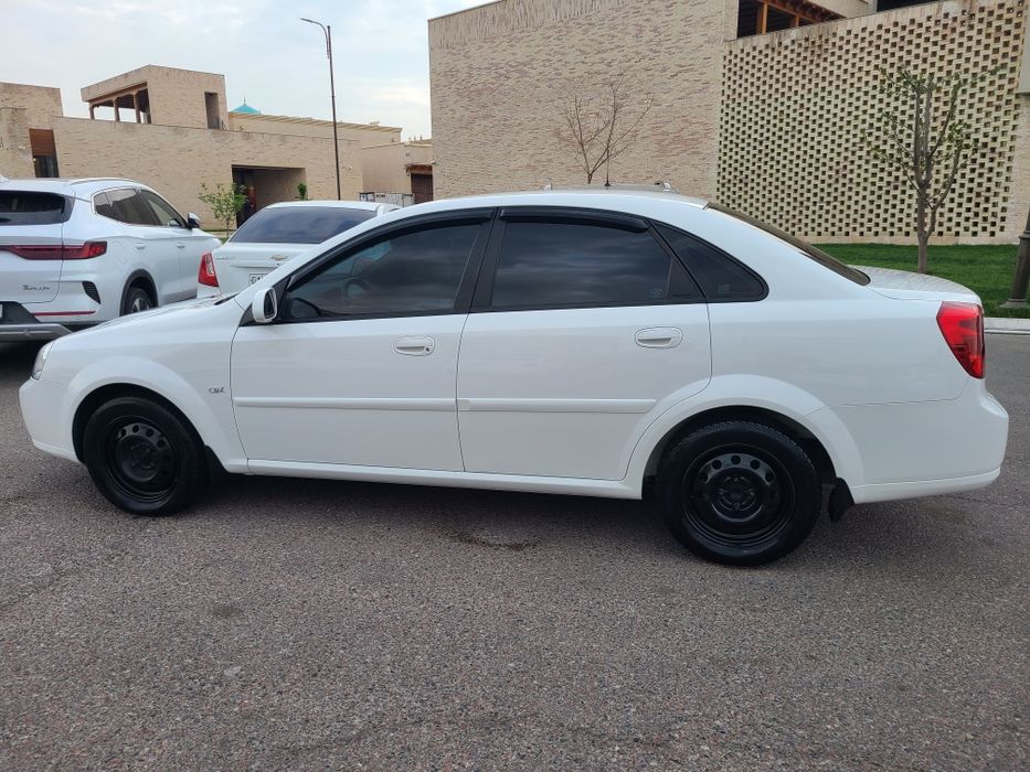 Lasetti 2004 yil 59000 km yurgan kiraska toza  moshina ideal