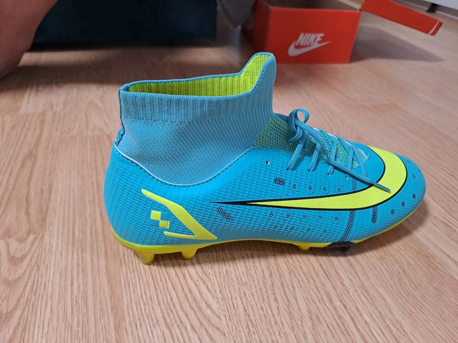 футбольные бутсы